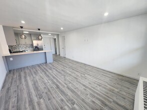 7100 JFK Blvd E, Unit 1B in Guttenberg, NJ - Foto de edificio - Building Photo