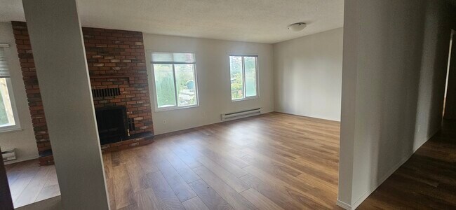 1713 156 St in Surrey, BC - Building Photo - Building Photo