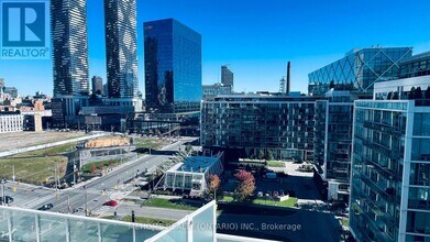 15 Queens Quay E in Toronto, ON - Building Photo - Building Photo