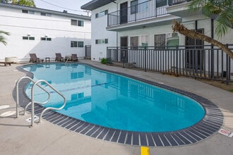 1401-1409 Superior Ave. in Newport Beach, CA - Building Photo - Building Photo