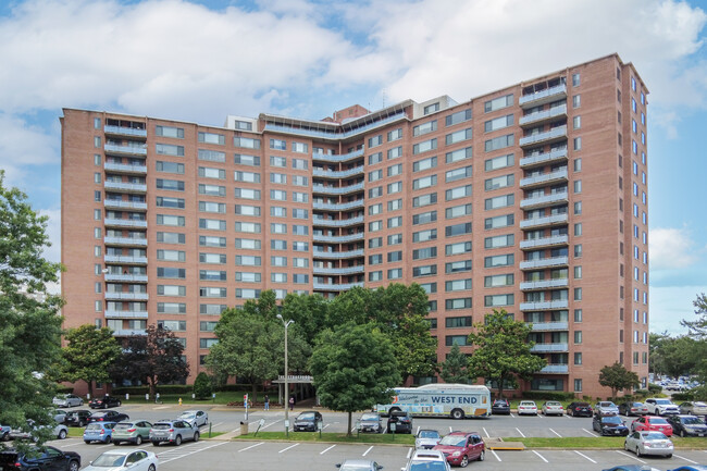 Stratford at Southern Towers in Alexandria, VA - Building Photo - Building Photo