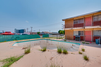 Imperial Apartments in Midland, TX - Building Photo - Building Photo