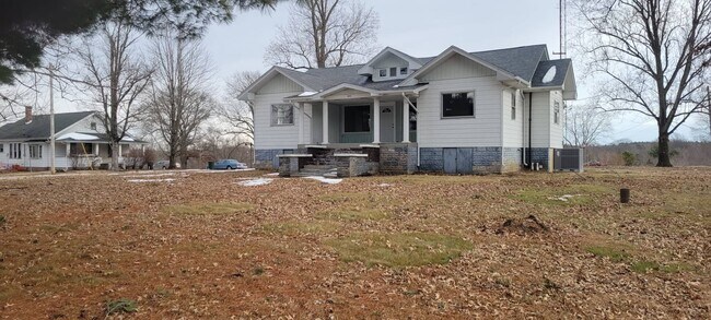 633 S 3rd St, Unit B in Dugger, IN - Building Photo - Building Photo