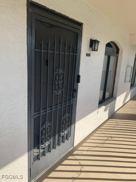 12191 Kelly Sands Way in Ft. Myers, FL - Foto de edificio - Building Photo