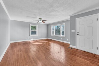 2457 Antioch Church Rd in Clarksville, TN - Foto de edificio - Building Photo