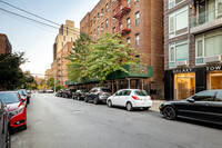 Cooperative in Rego Park, NY - Foto de edificio - Building Photo