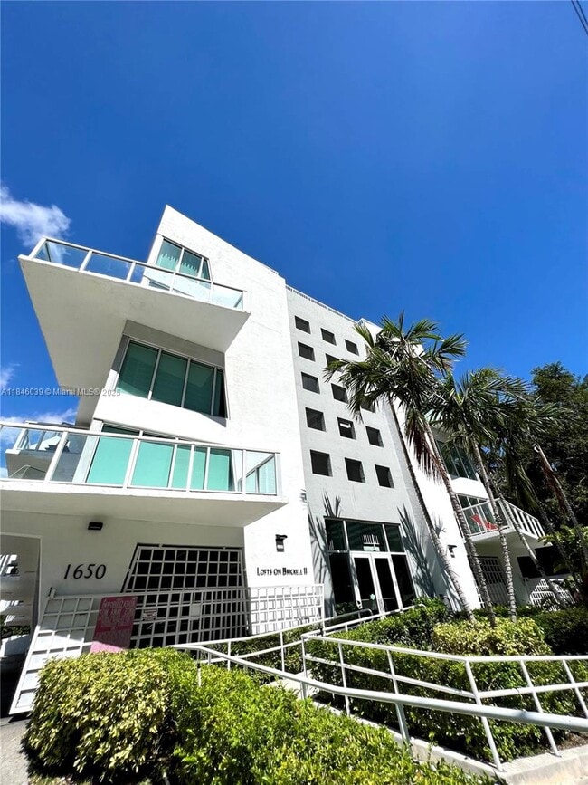 1650 Brickell Ave in Miami, FL - Building Photo - Building Photo