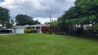 1421 SE 10th St in Deerfield Beach, FL - Building Photo