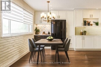 30 Green Valley Dr in Kitchener, ON - Building Photo - Building Photo