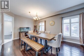 2163 Westmount Dr in Oakville, ON - Building Photo - Building Photo
