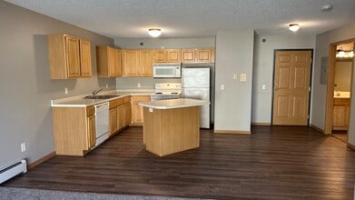 Meadowlark Apartments in Melrose, MN - Building Photo - Building Photo