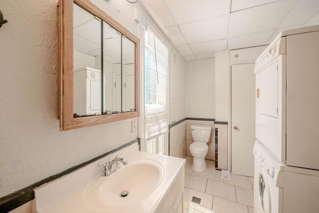 819 Oakland Dr in Kalamazoo, MI - Building Photo - Building Photo