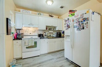 1721 SW 75th Avenue Rd in Miami, FL - Building Photo - Building Photo