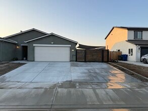 10200 Estacada Ave in Bakersfield, CA - Building Photo - Building Photo