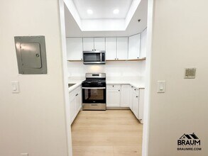 11035 Moorpark St in Los Angeles, CA - Building Photo - Building Photo