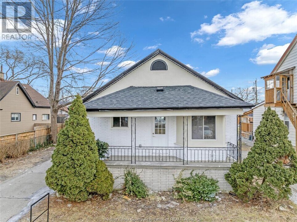 847 Chatham St E in Windsor, ON - Building Photo