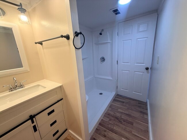 300 Kent St in Granville, WV - Foto de edificio - Building Photo