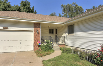 17119 Walnut Cir in Omaha, NE - Building Photo - Building Photo