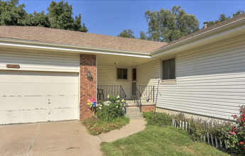 17119 Walnut Cir in Omaha, NE - Foto de edificio - Building Photo