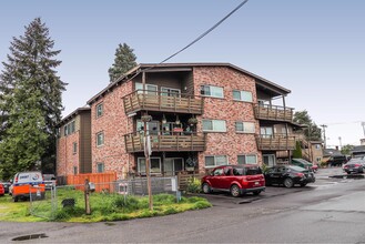 Cedar Court in Burien, WA - Building Photo - Primary Photo