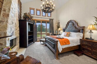 5 Jones Cemetary Rd in Kendalia, TX - Foto de edificio - Building Photo