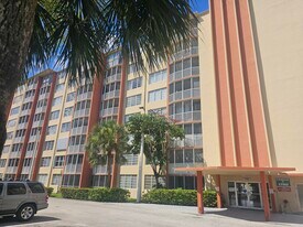 1780 NE 191st St in North Miami Beach, FL - Building Photo