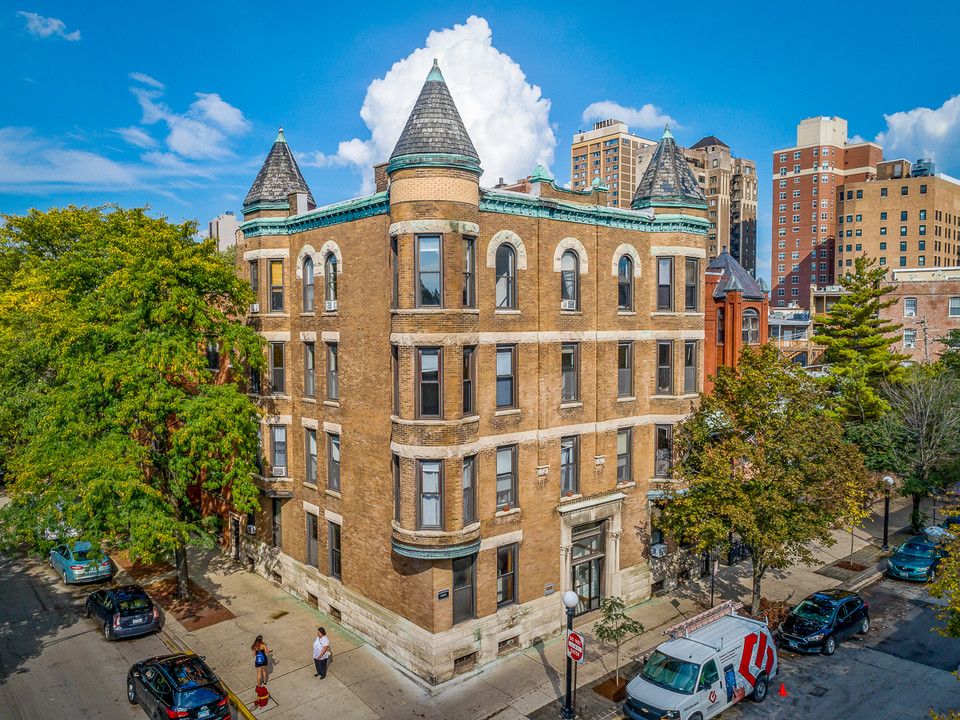 354-58 W. Dickens / 2103-11 N. Sedgwick in Chicago, IL - Foto de edificio