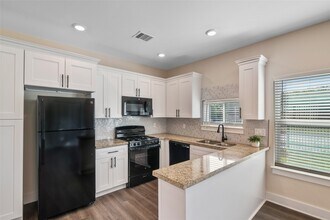 1206 S Victory Dr in Houston, TX - Building Photo - Building Photo