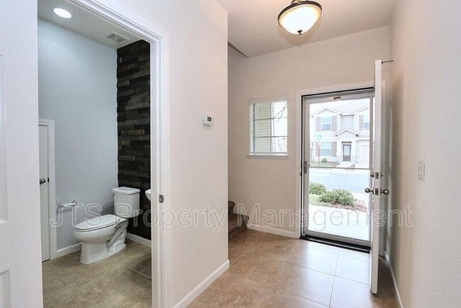 9200 Rioja St in Roseville, CA - Building Photo - Building Photo