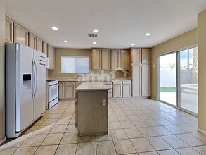 9034 Dulcimer Ln in Las Vegas, NV - Building Photo - Building Photo