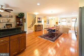 3100 Windwood Farms Dr in Oakton, VA - Building Photo - Building Photo