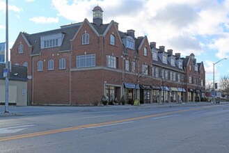 76-94 Lakeshore Rd W in Oakville, ON - Building Photo - Building Photo