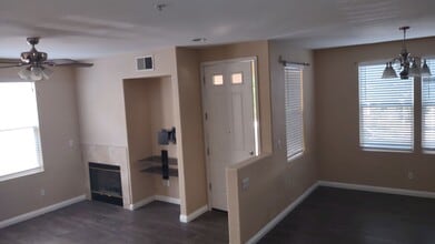 8450 Crystal Walk Cir in Elk Grove, CA - Building Photo - Building Photo