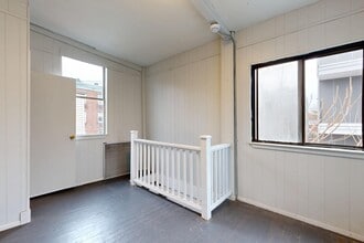 145 Cottage St in Boston, MA - Foto de edificio - Building Photo