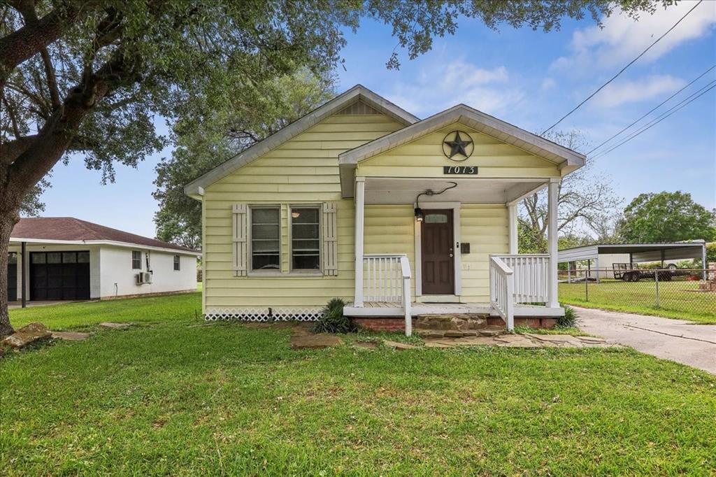 1013 N 20th St in Nederland, TX - Building Photo