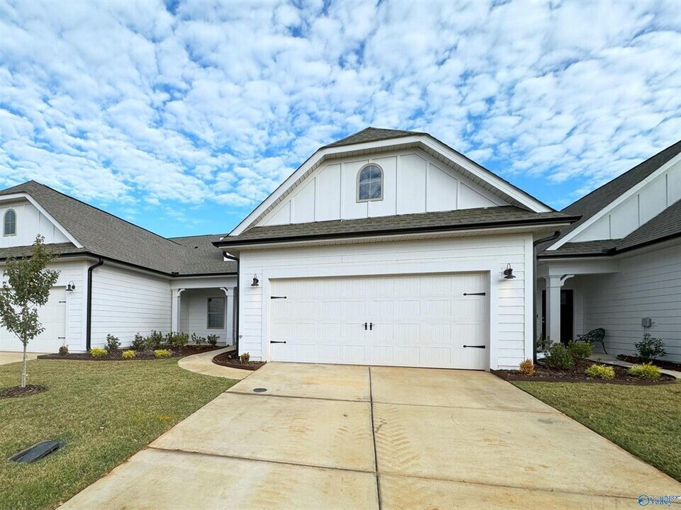 12665 Whitcomb Cir in Athens, AL - Building Photo