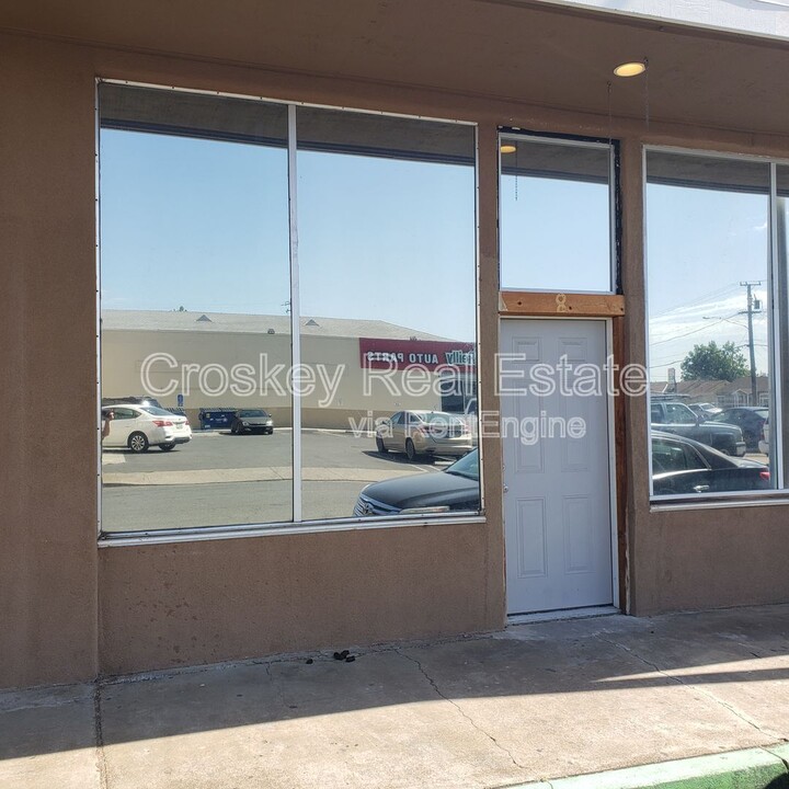 8 Walter Way in Antioch, CA - Foto de edificio