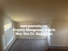 10219 River Oaks Dr in Stockton, CA - Building Photo - Building Photo