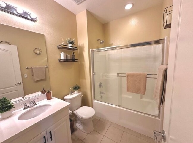 849 The Promenade in Azusa, CA - Foto de edificio - Building Photo