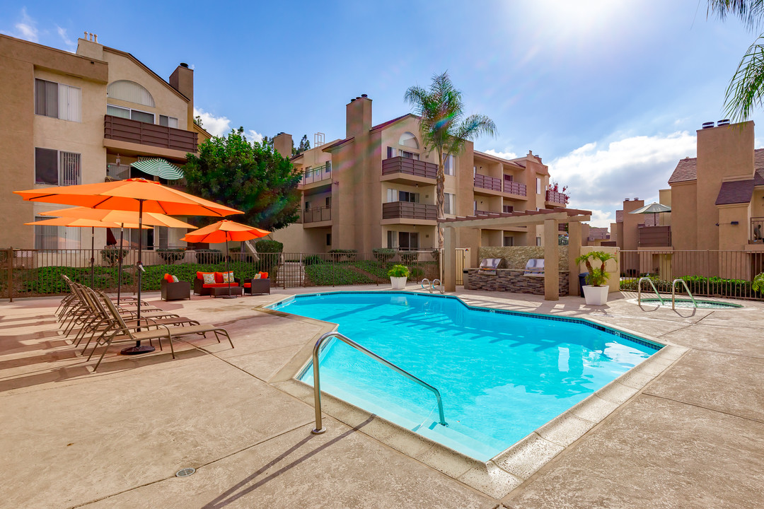 Sommerset in Spring Valley, CA - Building Photo