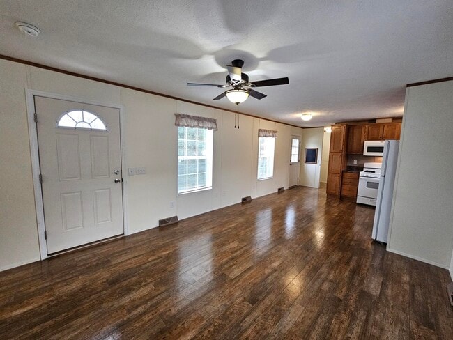 418 Tulip Dr in Ilion, NY - Foto de edificio - Building Photo