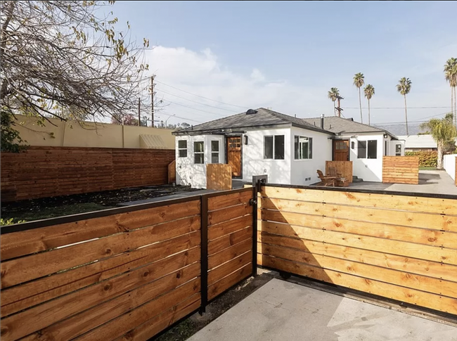 1593 Yosemite Dr in Los Angeles, CA - Building Photo - Building Photo