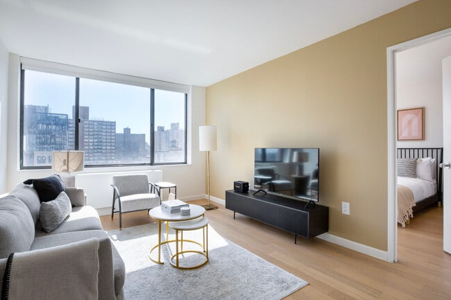 255 W 94th St in New York, NY - Foto de edificio - Building Photo