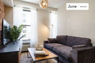 356 W 39th St in New York, NY - Building Photo