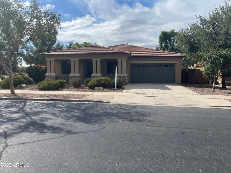 18785 E Kingbird Dr in Queen Creek, AZ - Building Photo