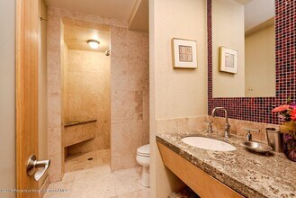 333 W Main St in Aspen, CO - Building Photo - Building Photo