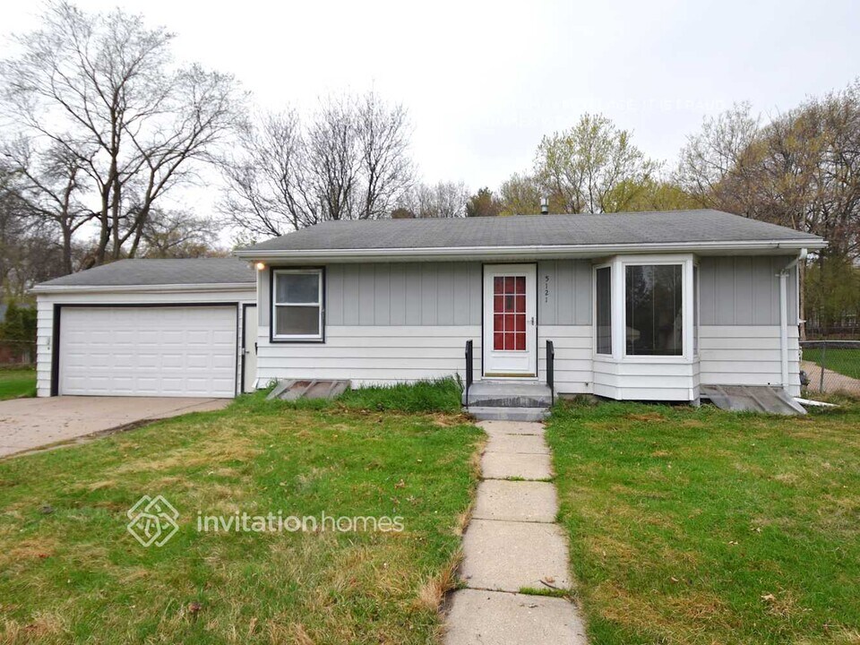 5121 France Ave N in Minneapolis, MN - Building Photo