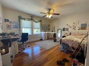 19 Frederick Ave, Unit 19-1 in Medford, MA - Building Photo - Building Photo