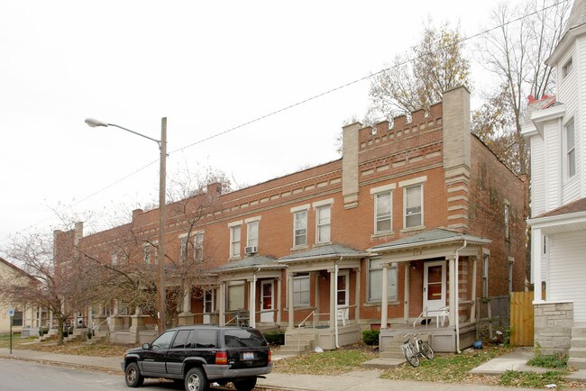 233-245 Miller Ave in Columbus, OH - Foto de edificio - Building Photo