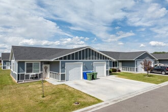 Centennial Patio Home Apartments in Rexburg, ID - Foto de edificio - Building Photo